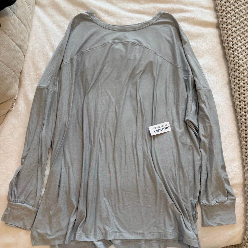 Old Navy Soft Light Gray Long Sleeve Tee Top